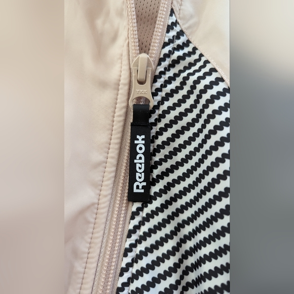 Reebook women's windbreaker (M) - Picture 7 of 7